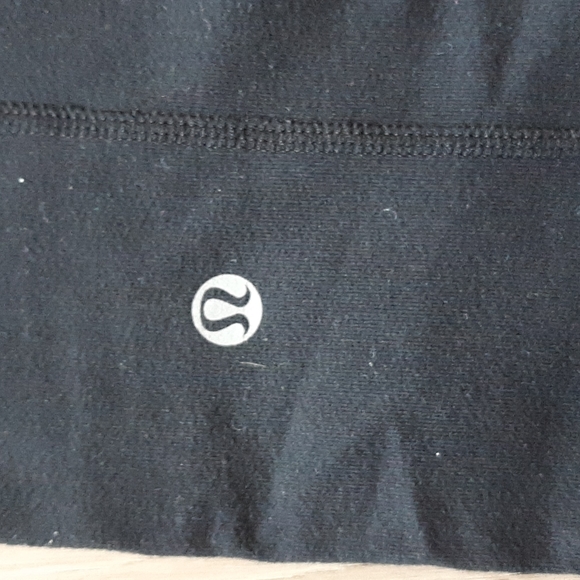 Lululemon Groove Crops - Size 6 - Picture 3 of 5